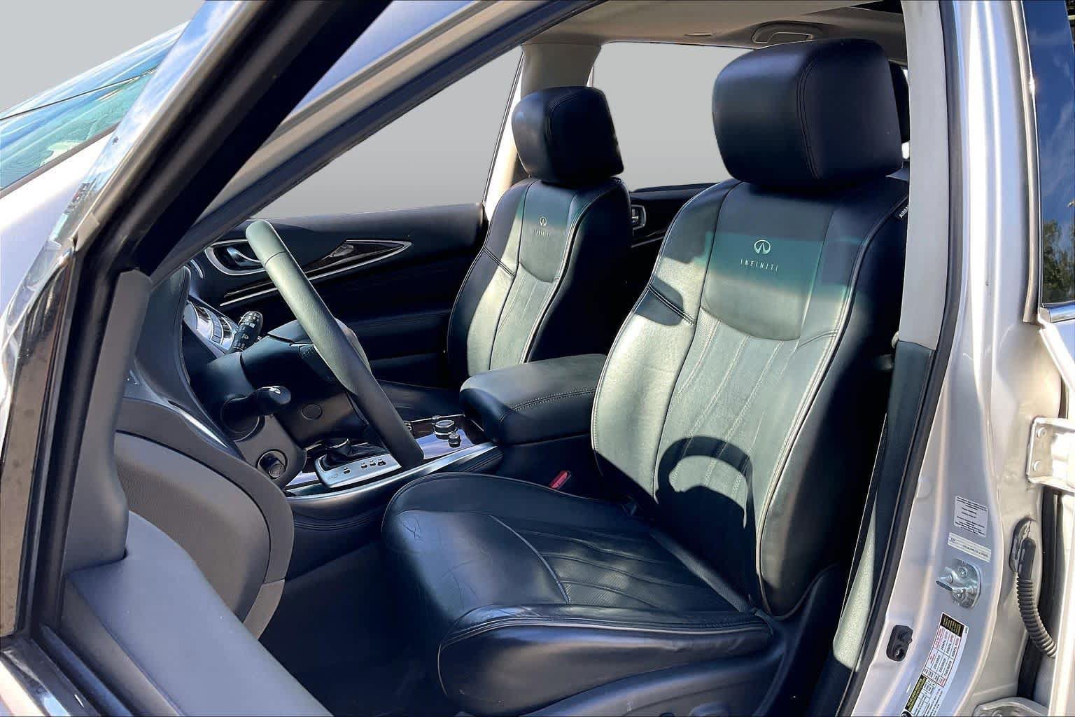 Used 2013 INFINITI JX35 AWD w/ Premium Pkg image 8