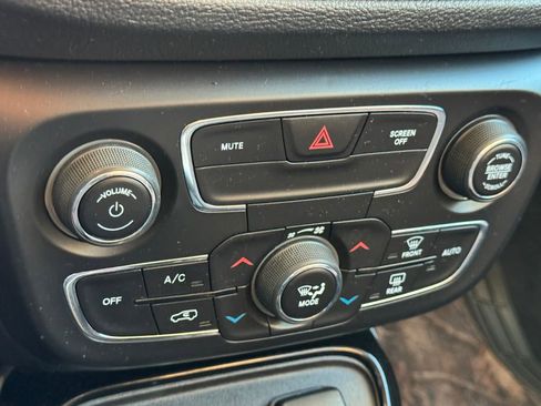 Used 2019 Jeep Compass Limited image 11