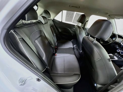 Used 2023 Hyundai Venue Limited FWD image 24