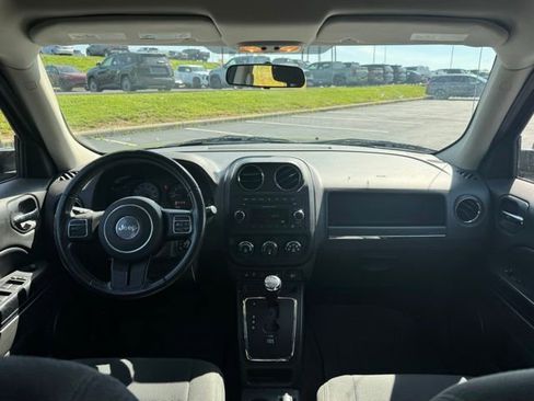 Used 2014 Jeep Patriot Latitude FWD image 13