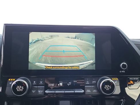 Used 2024 Toyota Highlander XLE image 20