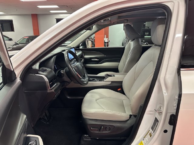 Certified 2025 Toyota Grand Highlander FWD image 10