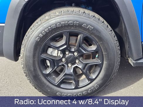 Used 2020 Jeep Cherokee Trailhawk w/ Technology Group AWD/4WD image 9