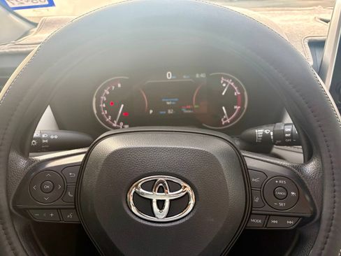 Used 2025 Toyota RAV4 XLE w/ Convenience Package FWD image 13