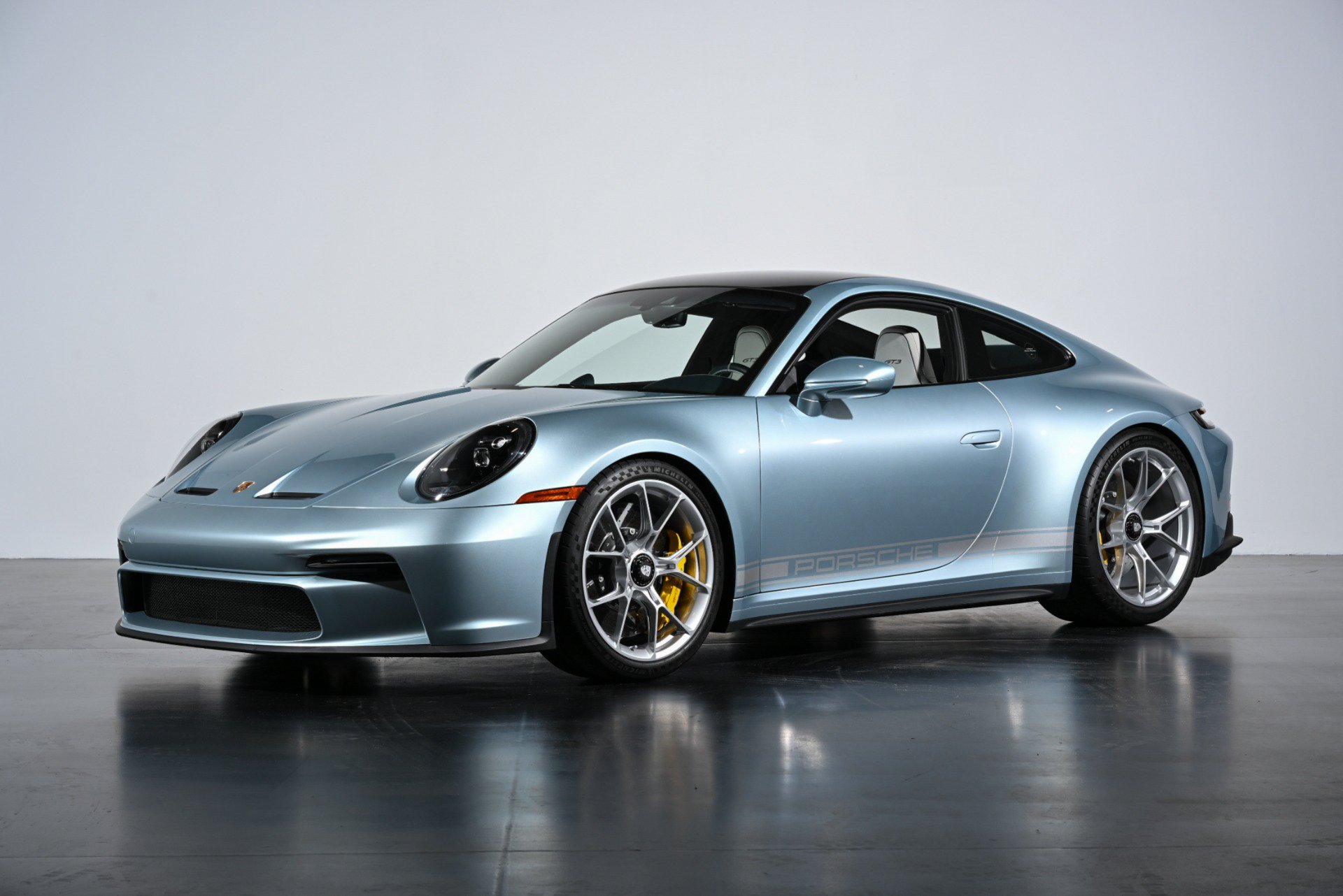 Used 2022 Porsche 911 GT3 RWD image 2