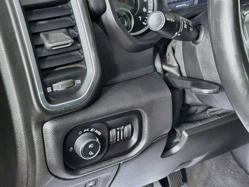 Used 2019 RAM 1500 Laramie AWD/4WD image 10