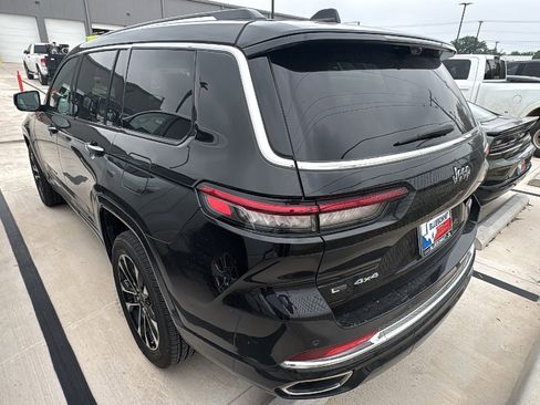 Used 2022 Jeep Grand Cherokee L Overland w/ Luxury Tech Group IV AWD/4WD image 5