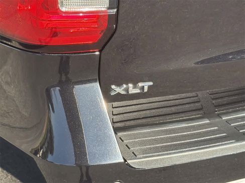 Used 2024 Ford Expedition Max XLT image 34