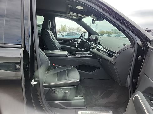 Used 2022 Cadillac Escalade ESV Sport w/ Touring Package AWD/4WD image 8
