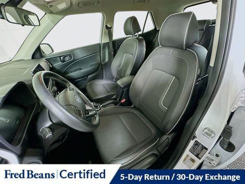 Certified 2024 Hyundai Venue Limited FWD image 23