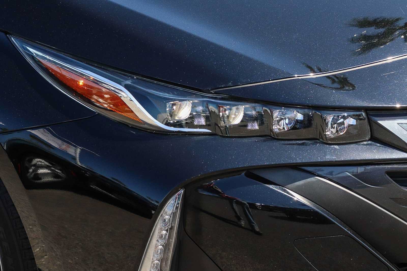 Used 2021 Toyota Prius Prime XLE FWD image 4