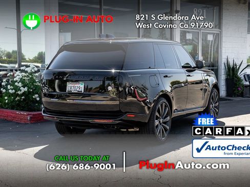 Used 2025 Land Rover Range Rover SV image 4