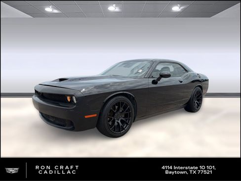 Used 2019 Dodge Challenger R/T image 1