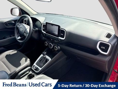Used 2023 Hyundai Venue Limited FWD image 30