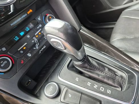 Used 2017 Ford Focus Titanium FWD image 22