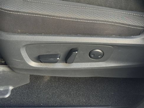 Used 2025 Nissan Pathfinder SV FWD image 22