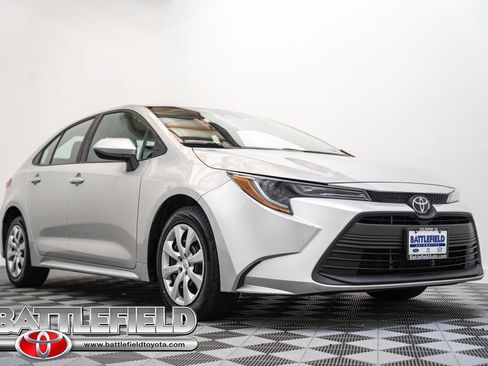 Used 2024 Toyota Corolla LE FWD image 1