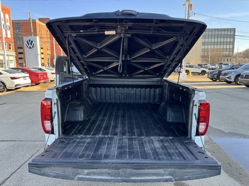 Used 2020 GMC Sierra 1500 SLE w/ SLE Value Package image 9