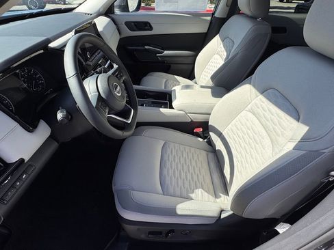 New 2025 Nissan Pathfinder SV w/ SV Premium Package image 9