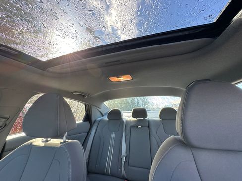 Used 2025 Hyundai Elantra SEL w/ Cargo Package image 31