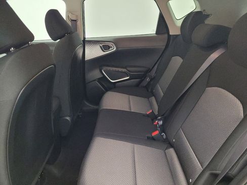 Used 2025 Kia Soul LX image 18