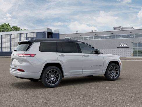 New 2026 Jeep Grand Cherokee L Summit w/ Obsidian Package AWD/4WD image 4