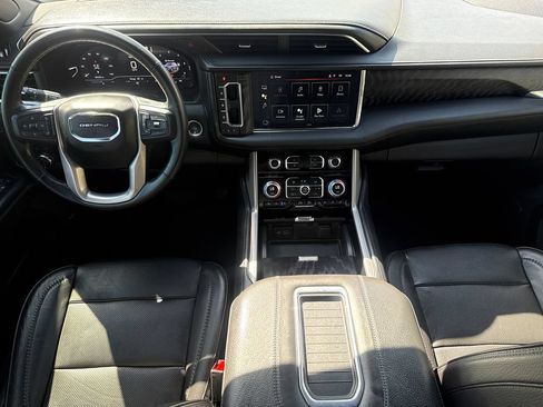 Used 2023 GMC Yukon XL Denali AWD/4WD image 11