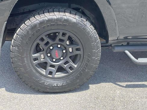 Used 2019 Toyota 4Runner SR5 AWD/4WD image 11