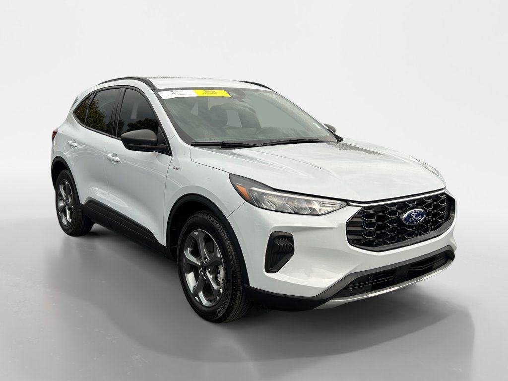 Used 2025 Ford Escape ST-Line w/ Tech Pack #1 FWD image 7