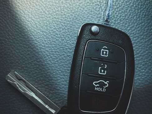 Used 2016 Hyundai Sonata SE w/ Cargo Package FWD image 4