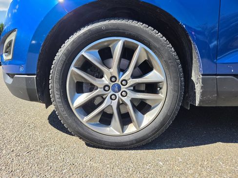 Used 2018 Ford Edge Titanium w/ Equipment Group 302A AWD/4WD image 10