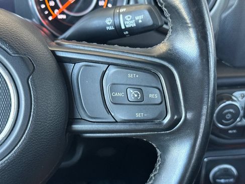 Used 2022 Jeep Gladiator Overland AWD/4WD image 29