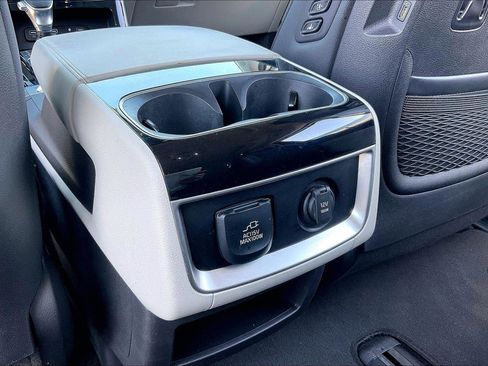 Used 2024 Kia Carnival SX Prestige FWD image 35