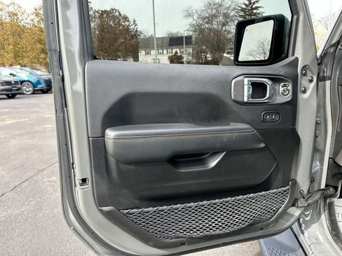 Used 2022 Jeep Gladiator Overland image 9