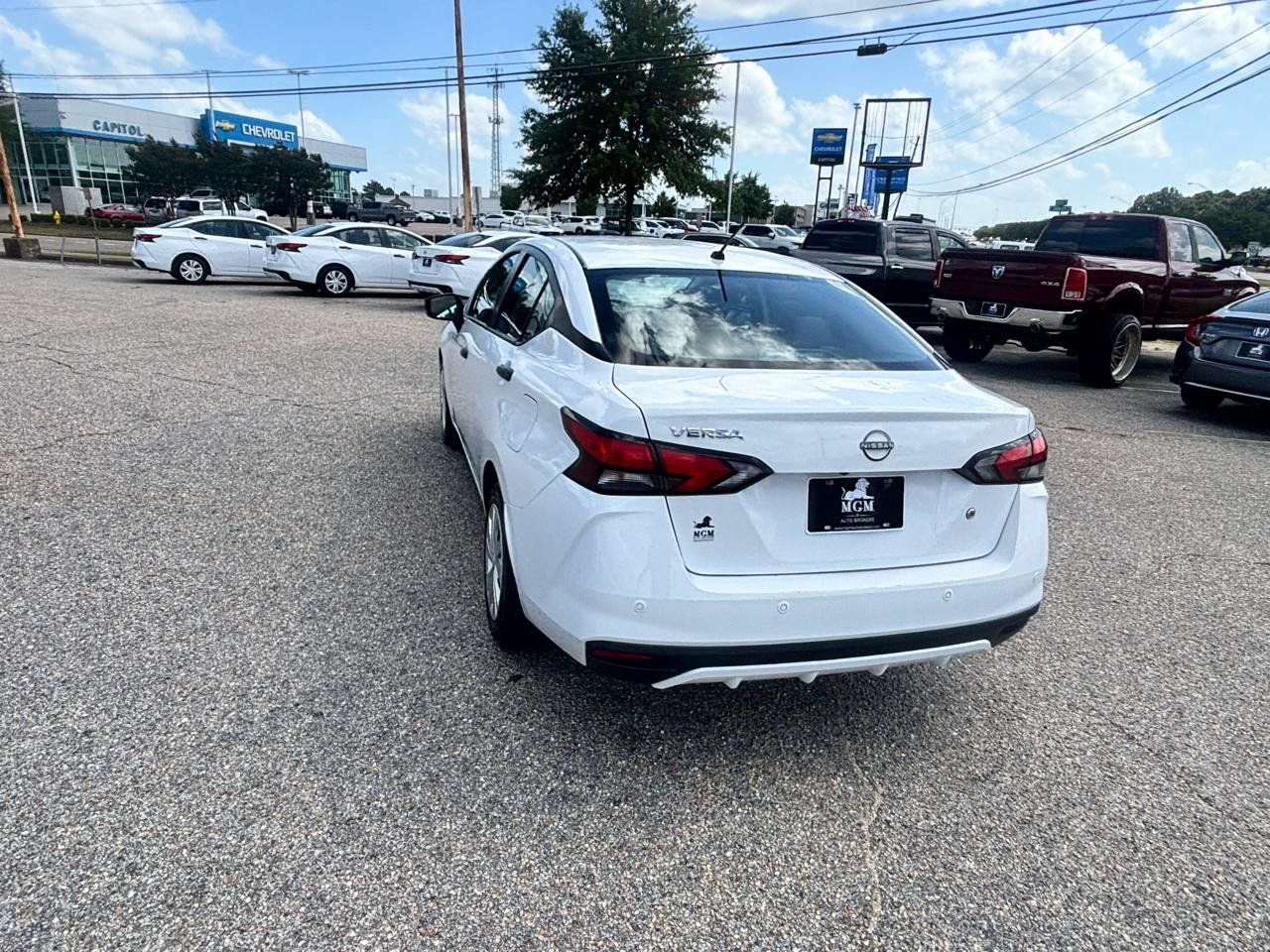 Used 2023 Nissan Versa S FWD image 17