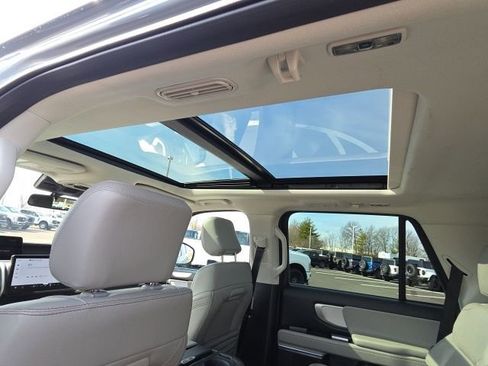 Certified 2025 Ford Expedition Active image 22