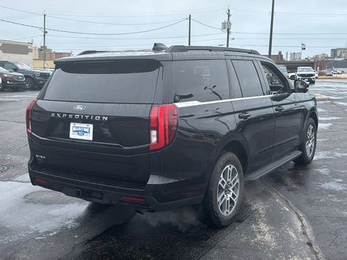Used 2025 Ford Expedition Active image 9