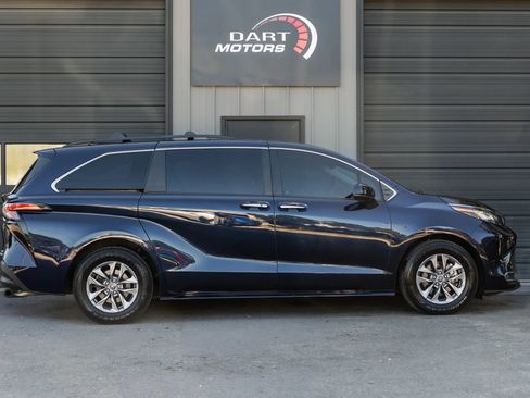 Used 2021 Toyota Sienna XLE w/ XLE Plus Package AWD/4WD image 8