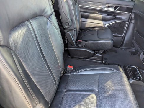 Used 2022 Jeep Wagoneer Series III w/ Convenience Group I image 14