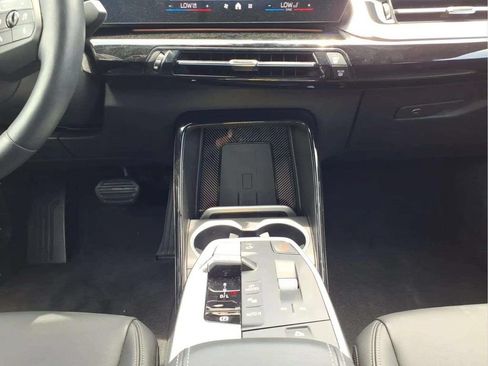 Used 2026 BMW X2 xDrive28i AWD/4WD image 11