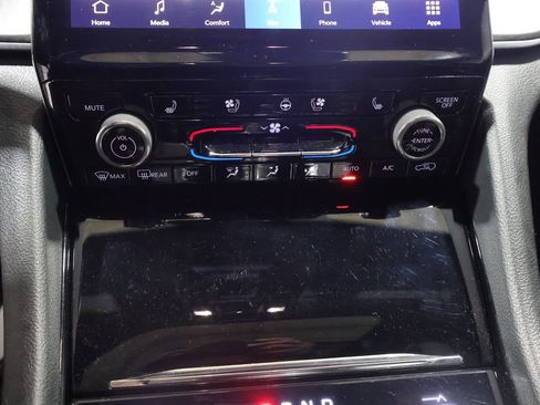 Used 2022 Jeep Grand Cherokee Overland w/ Adv Protech Group III AWD/4WD image 30