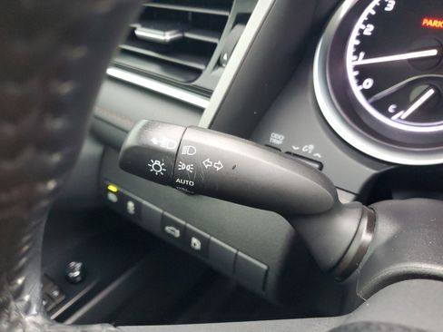 Used 2018 Toyota Camry L image 28