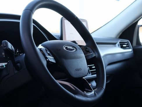 Used 2022 Ford Escape SE w/ SE Sport Appearance Package image 26