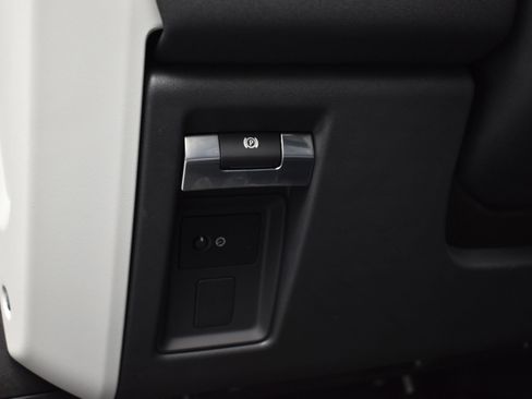 Used 2023 Land Rover Defender 90 SE image 22