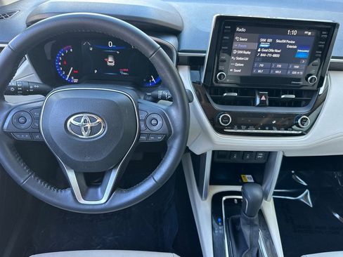 Used 2022 Toyota Corolla Cross XLE image 27