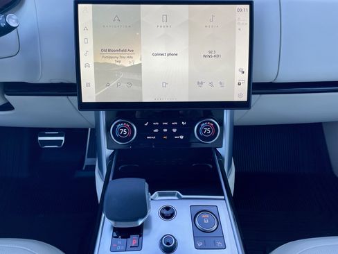 Used 2023 Land Rover Range Rover SE image 19