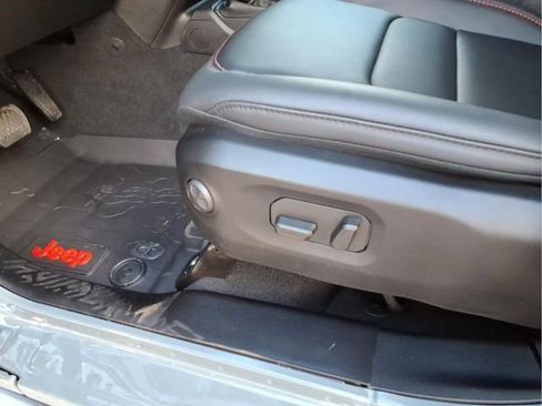 New 2026 Jeep Gladiator Rubicon w/ Technology Group AWD/4WD image 17