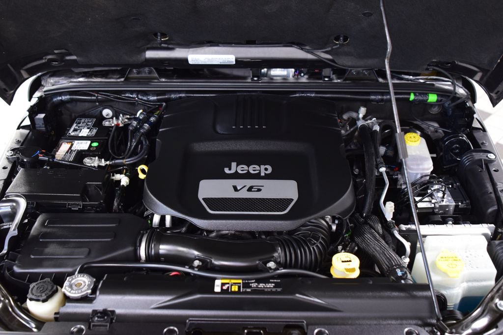 Used 2017 Jeep Wrangler Unlimited Rubicon w/ Connectivity Group AWD/4WD image 29