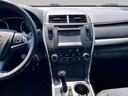 Used 2015 Toyota Camry SE FWD image 9