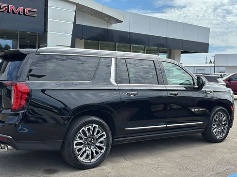 Certified 2023 GMC Yukon XL Denali Ultimate w/ LPO, Floor Liner Package AWD/4WD image 7